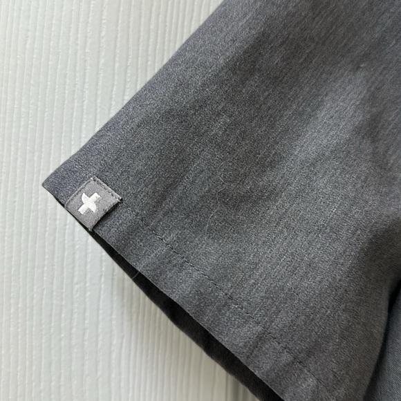 FIGS Catarina One-Pocket Scrub Top *Graphite - Picture 10 of 12